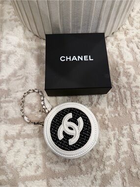 Chanel makeup bag round black and white